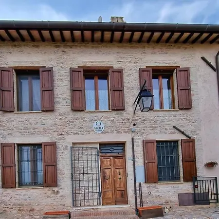 La Scuola Del Castello Localita San Giovanni Spello * San Giovanni (Perugia)