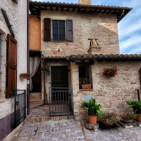 La Scuola Del Castello Località San Giovanni Spello